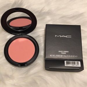 MAC Cosmetics alpha girl